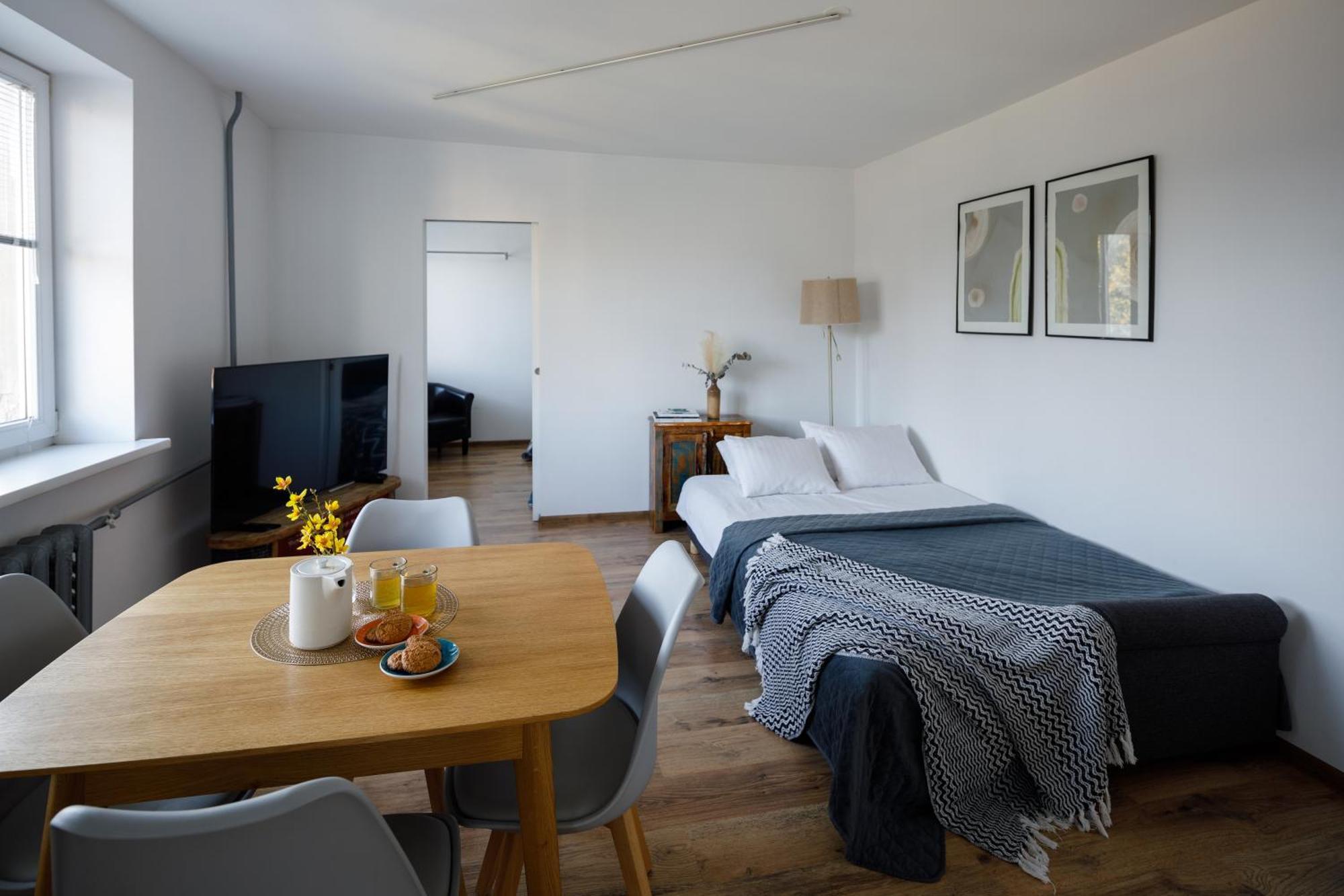 Brivibas Yard Apartment With Parking In City Center Riga Exterior foto